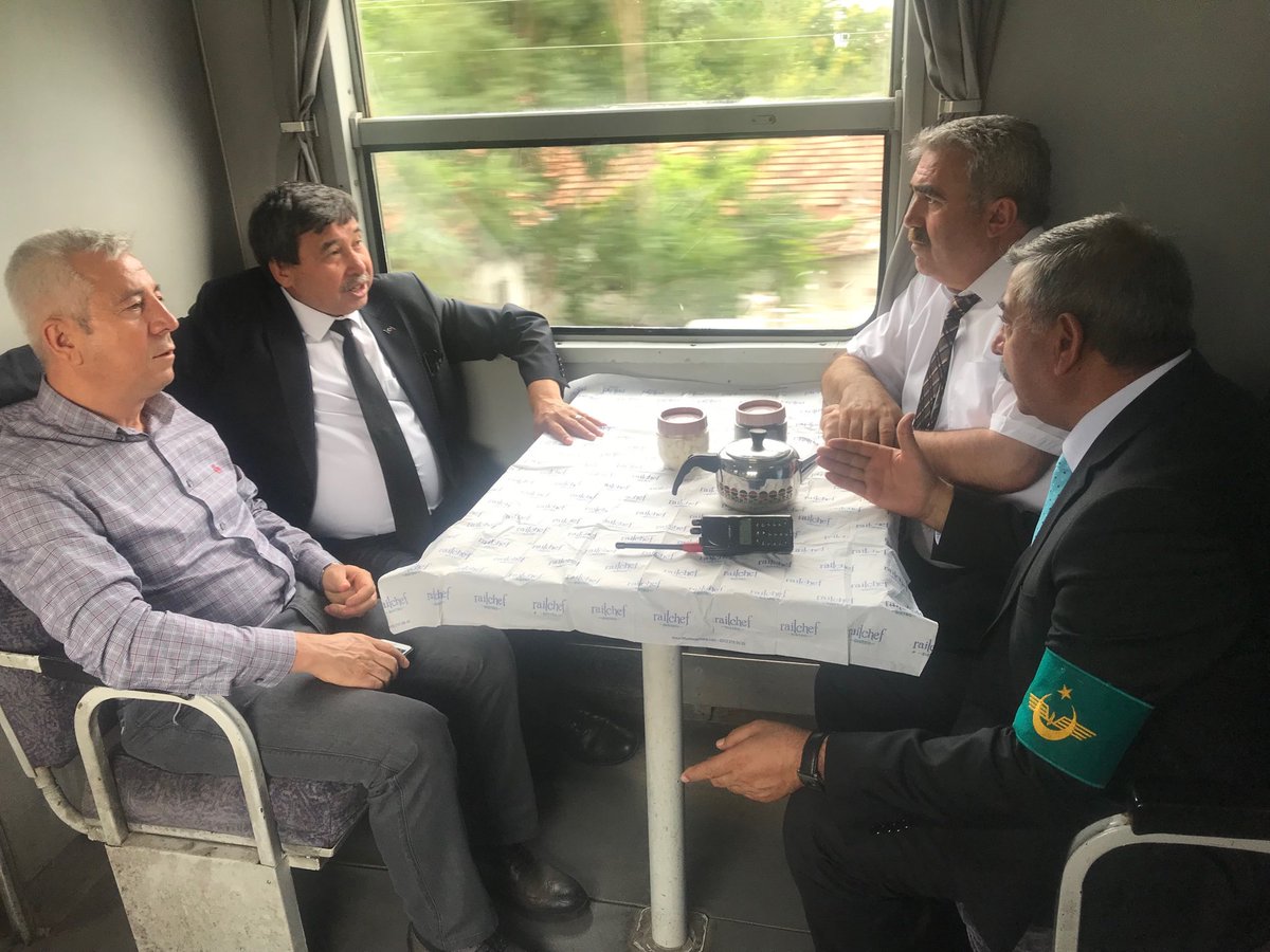 TCDD AŞ Genel Müdürümüz Turistik doğu ile Kars yolculuğuğumuzda personelin sorunları ve önerileri hakkında görüş alışverişinde bulunuyor.. Teşekkür ederiz sayın genel müdürüm