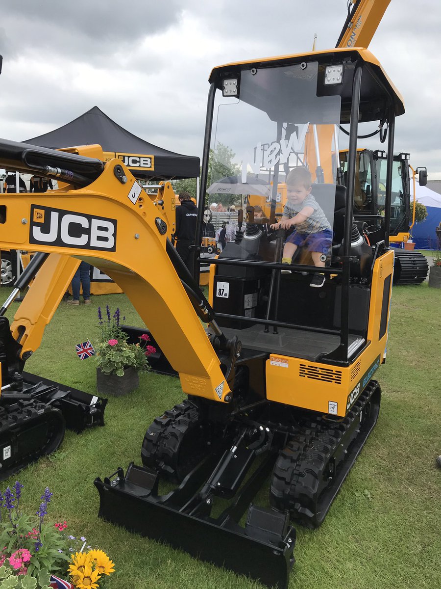 jdpuddy's tweet photo. Had a fantastic time @greatyorkshow and particular thanks to @JCBmachines / @JCBAgriculture as you made one little boy’s birthday very special indeed https://t.co/PeiShcKLqI