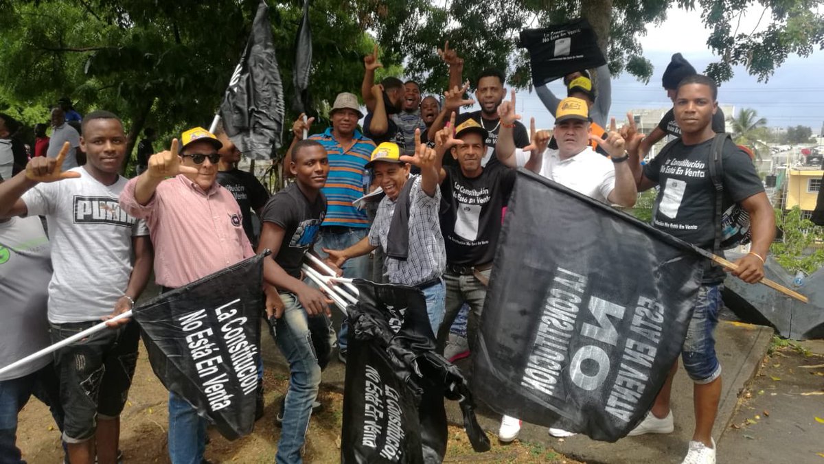 jurenacl's tweet photo. RENACL diciendo presente #TodosPorLaConstitución 
#AcompanoAMiLider #AcompañoALeonel #CongresoNacional #VoyPalCongreso https://t.co/FCMfPVLYnp