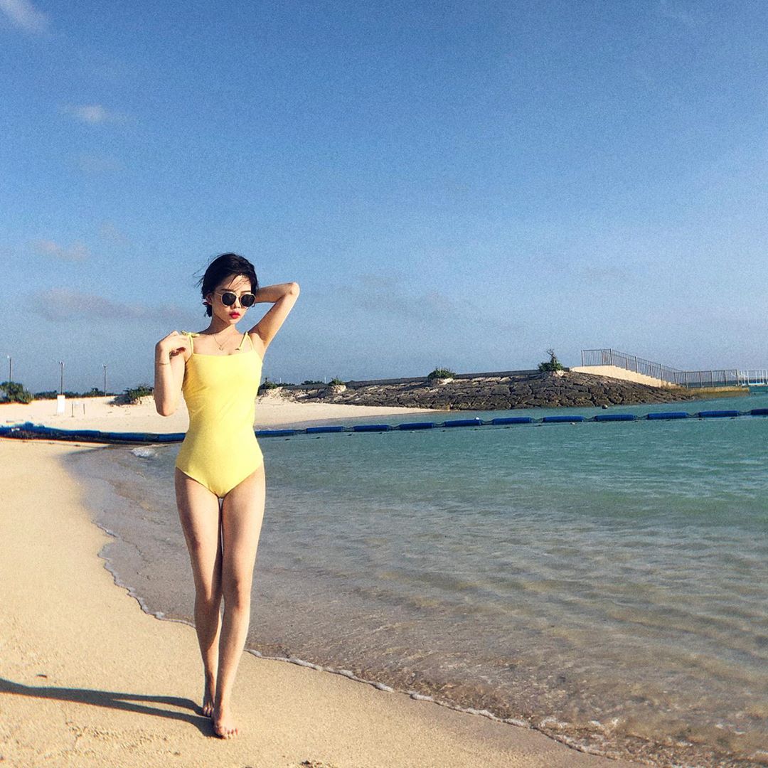 meitaqueen1's tweet photo. Happy holiday :)
#Samuel
#태민이의_27번째여름
#TAEMIN_27th_birthday
#ThanksPDX101
#MSJuli
#Jul18eloved
#Pentul
#LeeTaemin
#Adian
#Soshi
#photoshoot
#beach
#bikini
#bikinilife
#glass https://t.co/NxFYh7I4TX