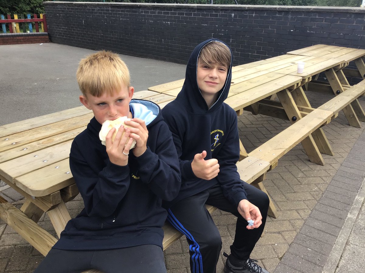 CanonSharples's tweet photo. A great time was had by all ⁦@CanonSharples⁩ Party in the Park #greatfun #bigsmiles #leavers2019 https://t.co/CI4LjM4od0