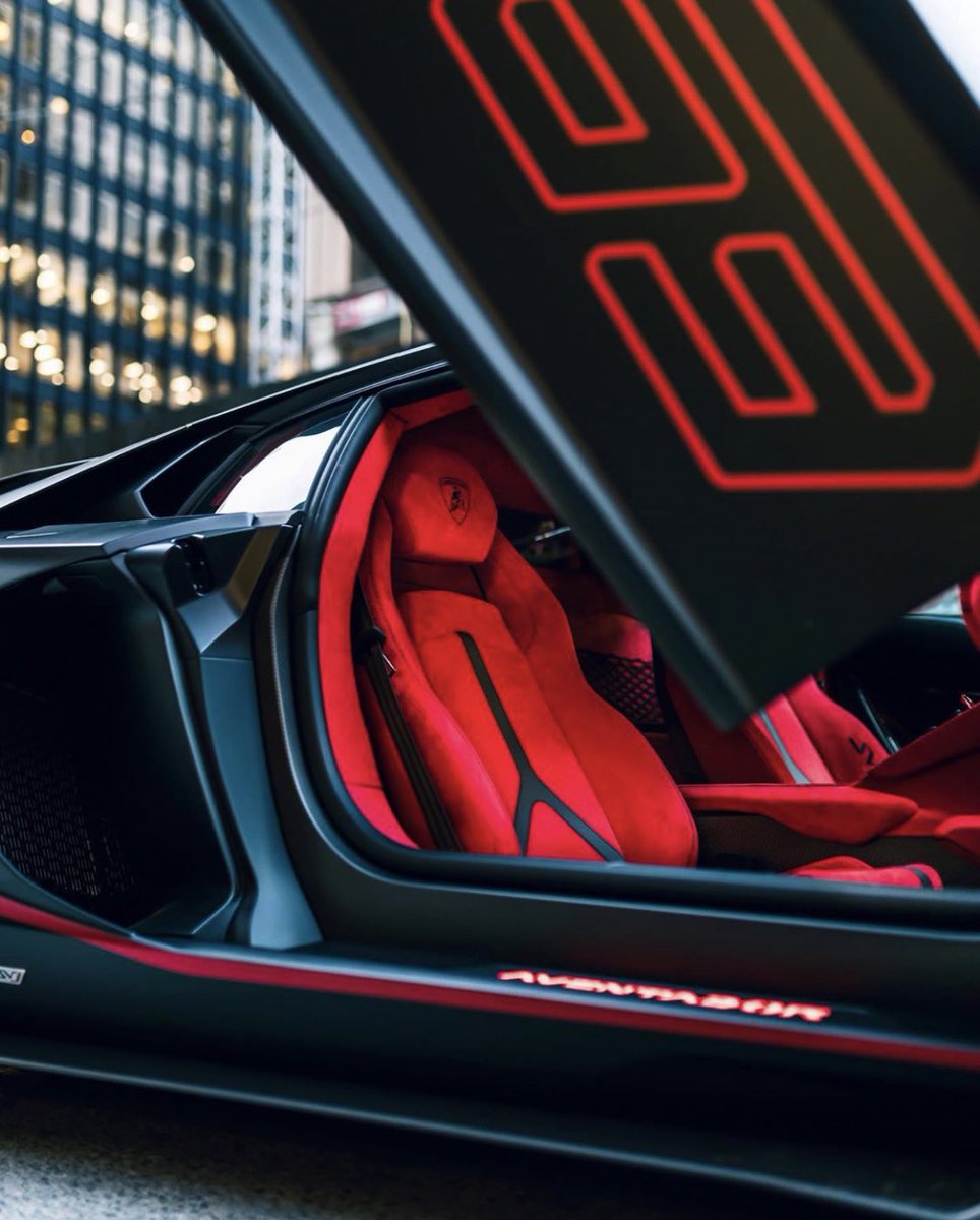 WallacePJW's tweet photo. Now THIS is a bit of me🔥 SVJ63 in Toronto😈 @Lamborghini https://t.co/IYcGPDRXEf