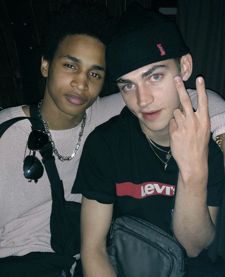 sheilaMose's tweet photo. DespuΓ©s de un aΓ±o de haber conocido y seguido tipo obse a #HeroFiennesTiffin debo confesar que estoy absoluta y completamente enamorada de #AlexSappa πππ. Gracias Heroπππ https://t.co/MS6M4CkadH