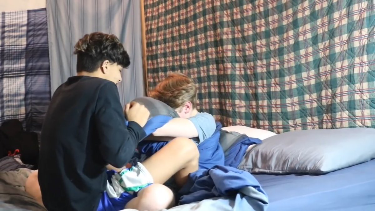 drarry_175's tweet photo. ชอบคลิปนี้ นางแกล้งไปตื้อแฟนว่าอยากมีลูก แต่แฟนไม่ยอมบอกว่าเรายังเด็ก ยังเรียนไฮสคูลอยู่ แล้วนางก็งอน อิดอกน่ารักแบบไม่ไหว โคตรใสโคตรธรรมชาติ https://t.co/RkWkvDqkbG