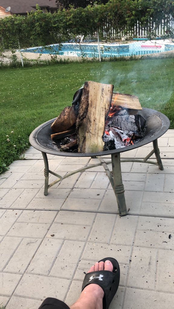 ChrisCaslick's tweet image. #backyardfire #wednesdaynight #nowork