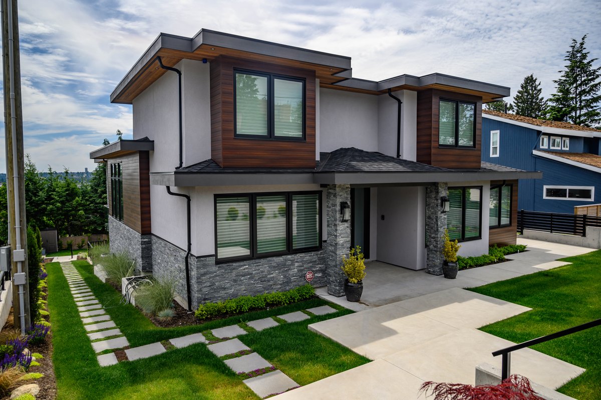 Black Pearl Micro Ledge is a slate grey, or charcoal grey material with striking white quartz veins.  Its perfect for mid century modern or low slung contemporary homes, or modern commercial buildings.  Learn more ow.ly/Fhtb50uZPD5

#k2stone #modern #home #exterior