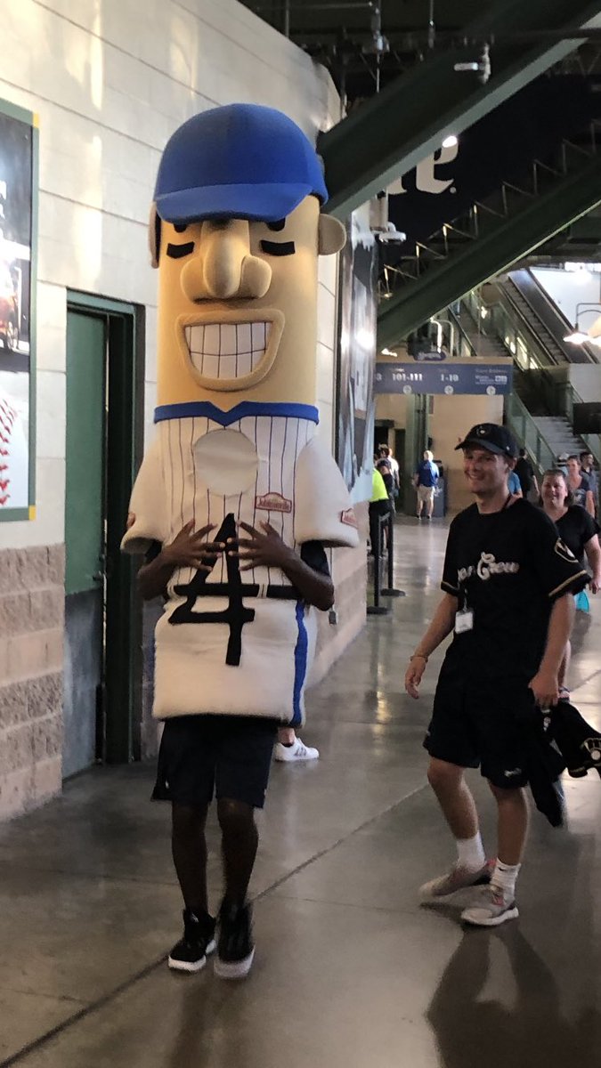 BrownKjbrownie's tweet photo. When in Rome (Milwaukee)....Go Braves. #SOB4 https://t.co/VukMrKx8fV