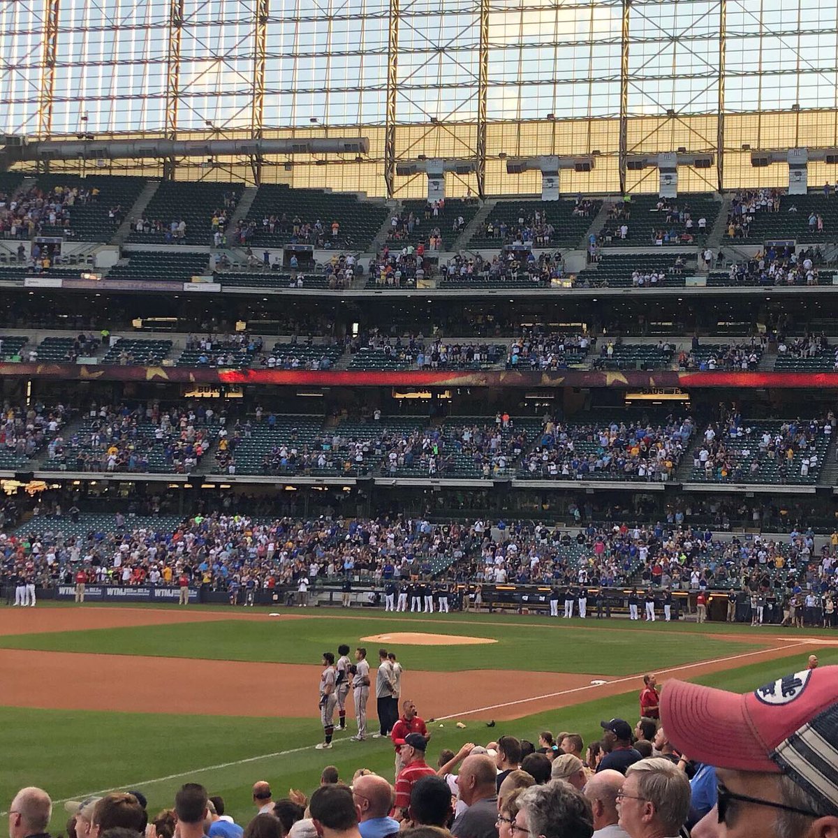BrownKjbrownie's tweet photo. When in Rome (Milwaukee)....Go Braves. #SOB4 https://t.co/VukMrKx8fV