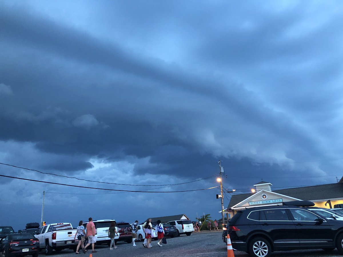 Nice clouds moving into sunset beach N.J.@TWCAlexWilson <a href="/weatherchannel/">The Weather Channel</a>