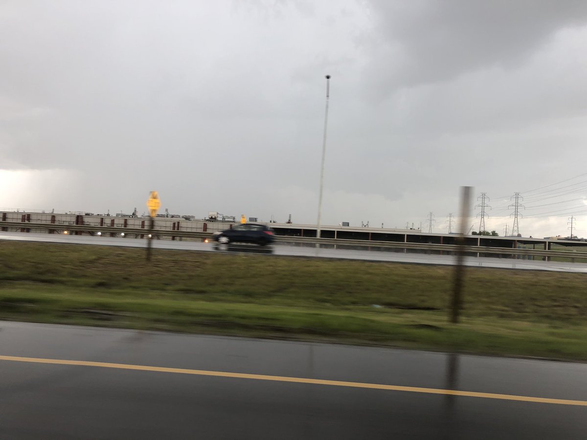 altahunthelp's tweet photo. Microburst over #Yeg #Edmonton #hail #flodded roads #Lights on people #Abstorm @HouckisPokise @ImagesByStan https://t.co/JgoAkBx5aN