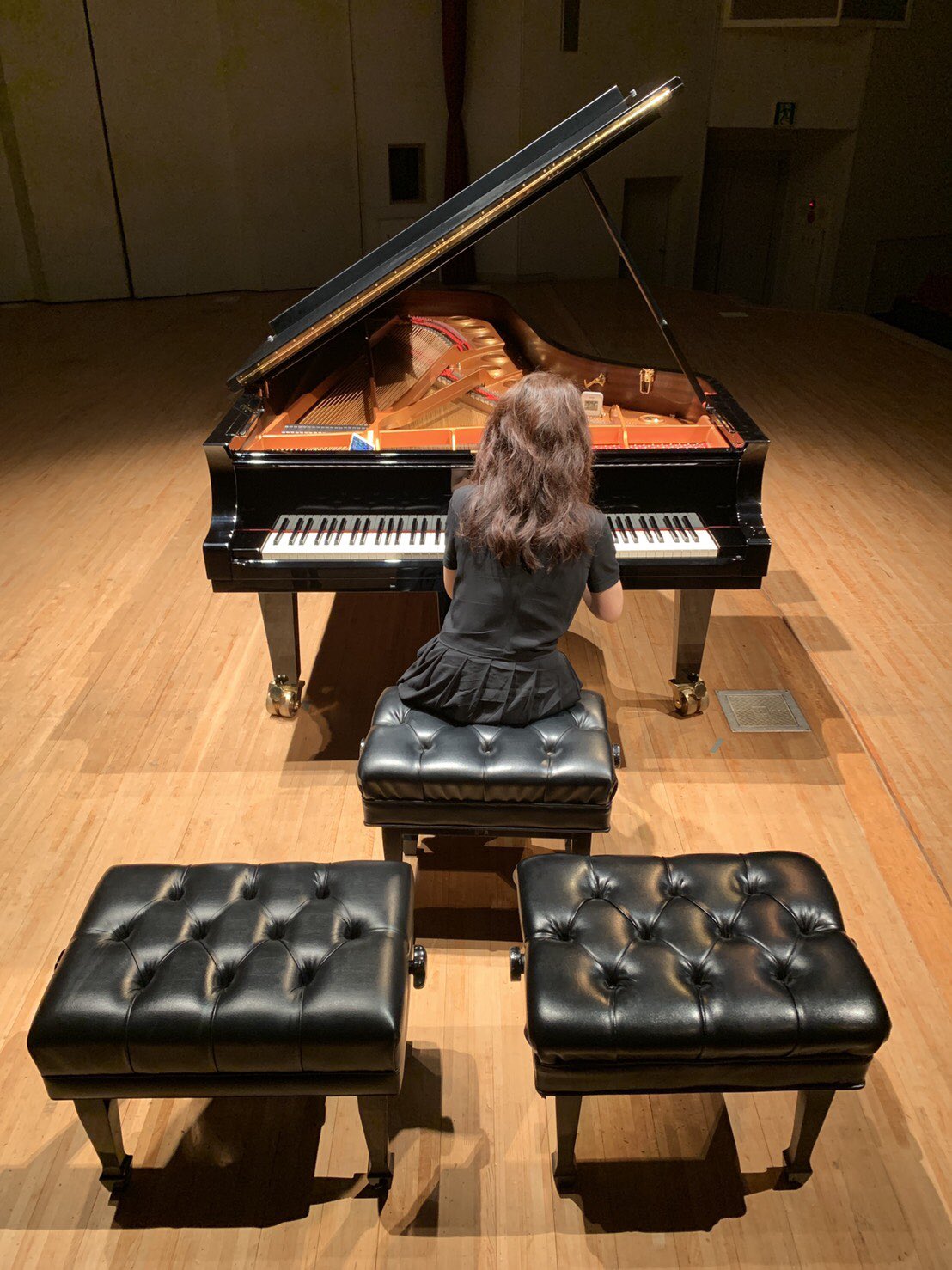 Twitter 上的 仲道郁代 Ikuyo Nakamichiオフィシャル 5台ピアノの後は3台椅子 昨晩久留米でのコンサート 座面の硬さ柔らかさが異なる三脚の椅子を試しました タッチが変わり音も変わる 身体の筋肉の使い方が変わる 作用反作用 機会があったら 硬さの違う椅子 Twitter 上的 仲道郁代 Ikuyo Nakamichiオフィシャル 5台ピアノの後は3台椅子 昨晩久留米でのコンサート 座面の硬さ柔らかさが異なる三脚の椅子を試しました タッチが変わり音も変わる 身体の筋肉の使い方が変わる 作用反作用 機会があったら 硬さの違う椅子