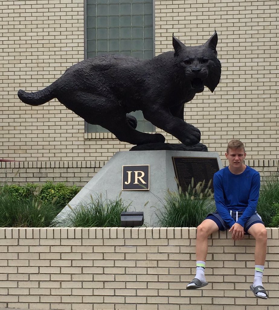 ConnorLewandow3's tweet photo. Thanks to Coach Shepard and @CofOBasketball for a great camp 👍🏻 already looking forward to next year! #basketball #classof2022 #greenfieldhighschool #hardwork #hardworku https://t.co/0iChpFmjAd