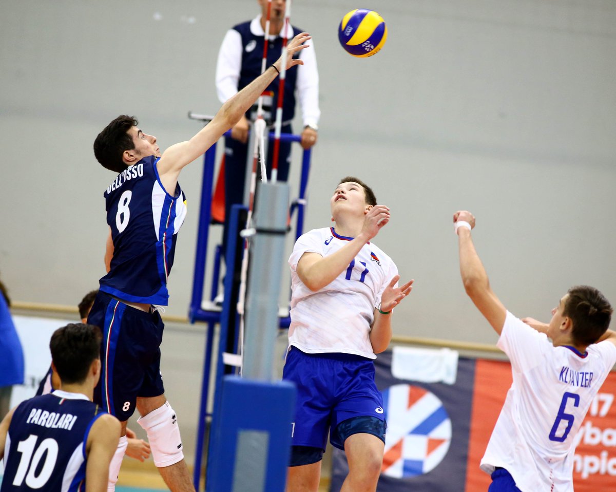 trentinovolley's tweet photo. Europeo U17 a #Sofia, l'#Italia dei gialloblù #DellOsso (9 punti), #Parolari (7) e #Polacco (3) sconfitta 1-3 dalla #Russia nella quarta partita del suo torneo. Giovedì alle 17.30 sfida alla #Grecia
#TRENTINONELCUORE https://t.co/7OdLoTDDtf