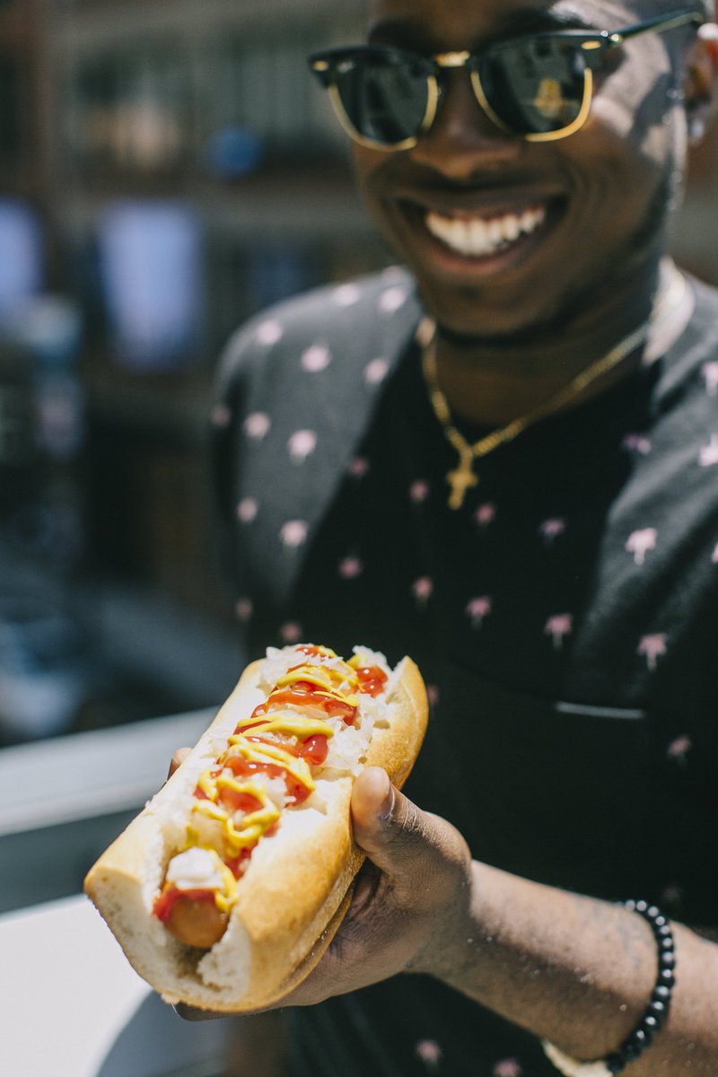 Happy #NationalHotDogDay! Enjoy a spin on the classic summertime hot dog: Berlin Currywurst! Get yours on the park at 15th St. from <a href="/BerlinCurry/">Berlin Currywurst</a> 🌭🌭🌭

📷: <a href="/aloarowa/">Rowa Lee</a>