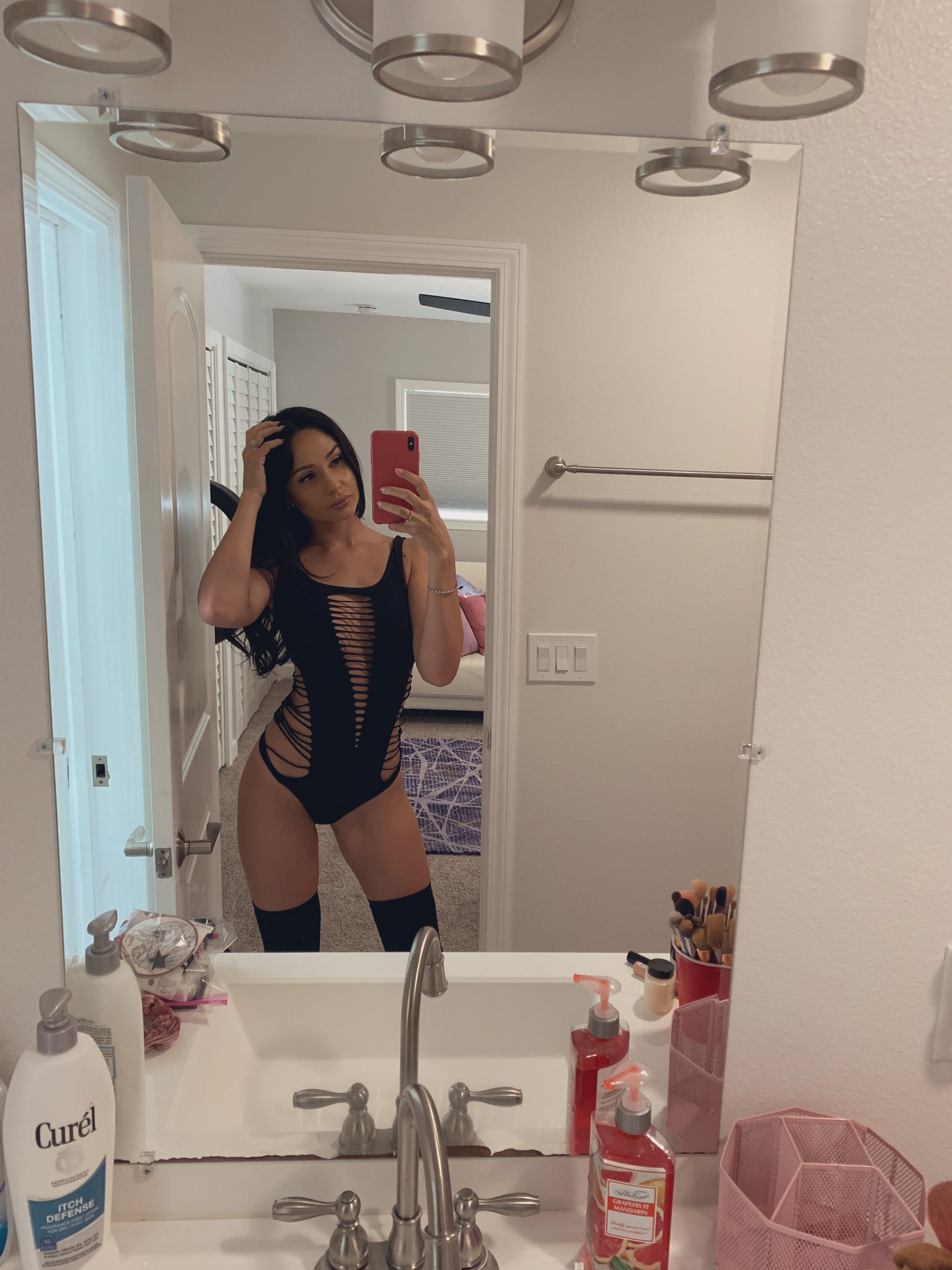 Ariana Marie ™ on Twitter.