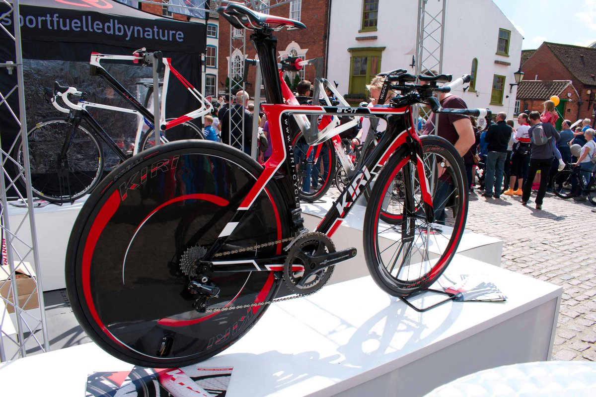 One of the most affordable Time Trial outfits on the market...

The ARC-TT, available in white or bare carbon.

Real Passion. Pure Cycling.