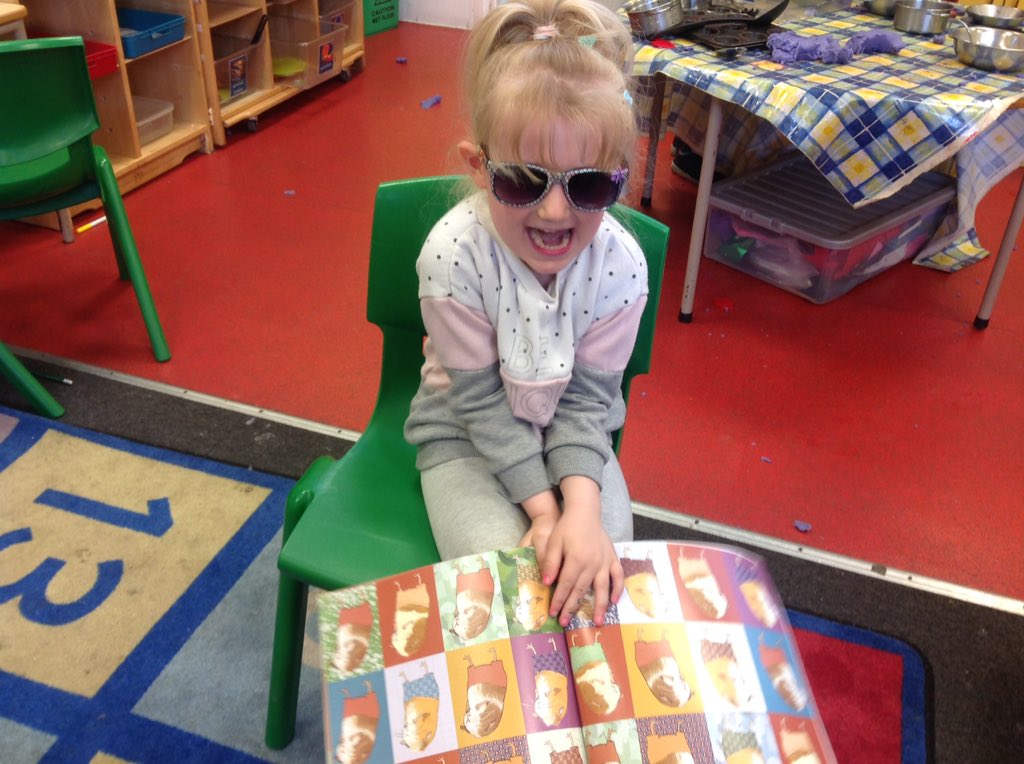 PaCottingley's tweet photo. Probably my favourite photo taken this year! Enjoying the fabulous book #christophernibble @elmcottingleypa @MissWatson90 https://t.co/2ThZgX68B3
