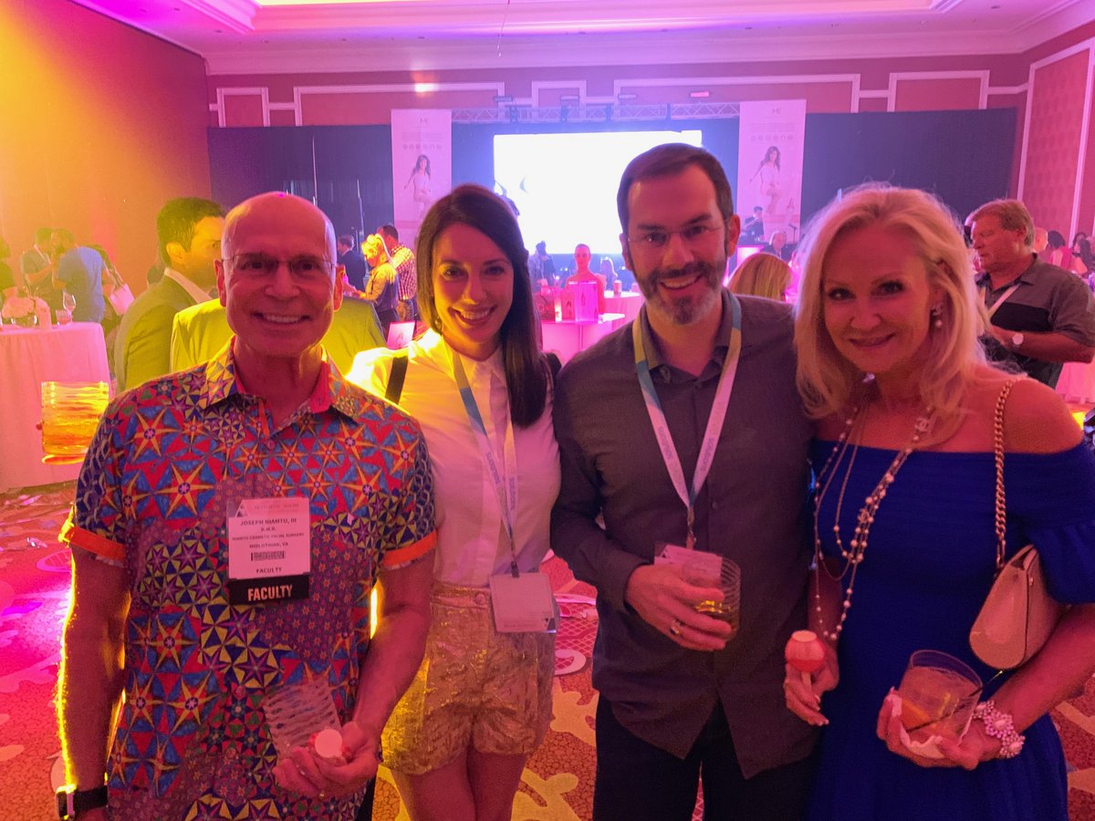 SeilerSkin's tweet image. #SeilerSkin took Vegas by storm last week! 🎲 Dr. Seiler and Jill attended the @AestheticShow_ to share some of their skin health expertise with fellow industry leaders and unveil the Seiler Skin Aesthetic Institute (SSAI).