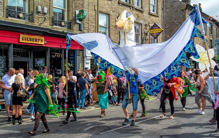 TwoLeftHands3's tweet photo. Such an amazing day at the #buxtoncarnival last weekend with @TwoLeftHands3. See you at the #buxtonfringe pride picnic on Saturday! https://t.co/RWKCryQwv1