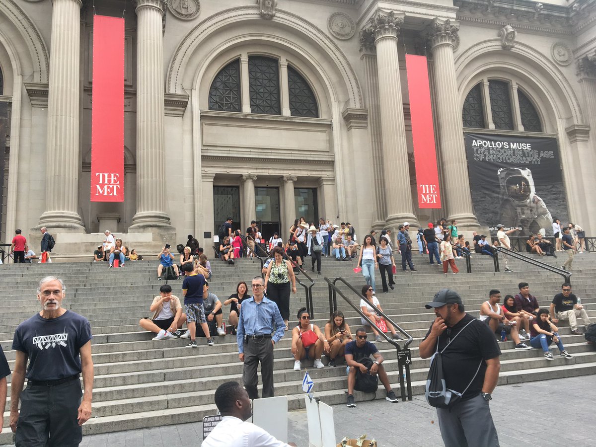 defjam's tweet photo. THIRD #LOSTHUNT CLUE π
First to find this cassette tape at the "MET" is IN π
GO π¦ #TheLostTapes2Β Β @MassAppealRecs https://t.co/8CDh55Zlig