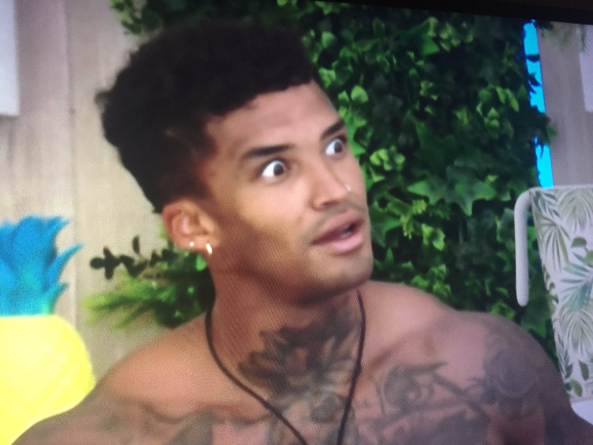 donnerkebab13_'s tweet photo. Why is this the first time actually seeing people use the pool ??? #LoveIsland https://t.co/XtwETRz0gL
