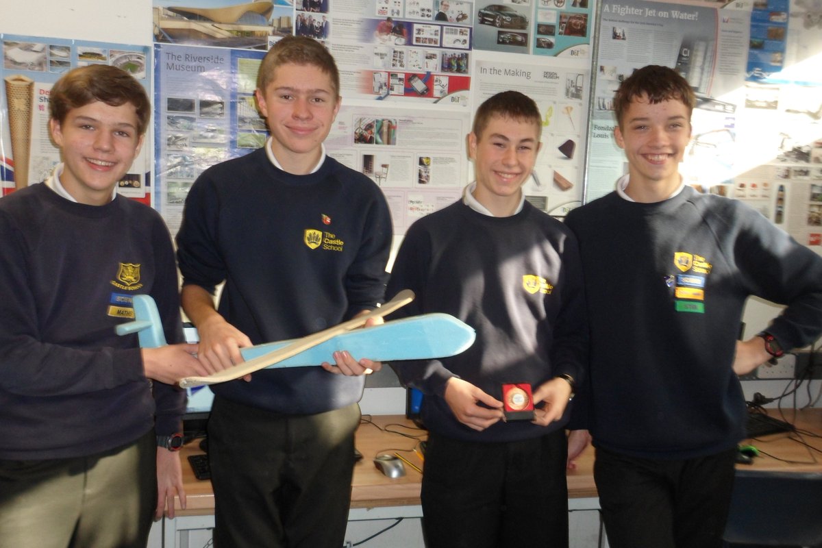 The first formation of the team back in... 2014!!! This was when the team first came together - competing in the @FlyingStartChal. We were lucky enough to secure a 4th at the National Finals as Team Blue Arrows! 🚀