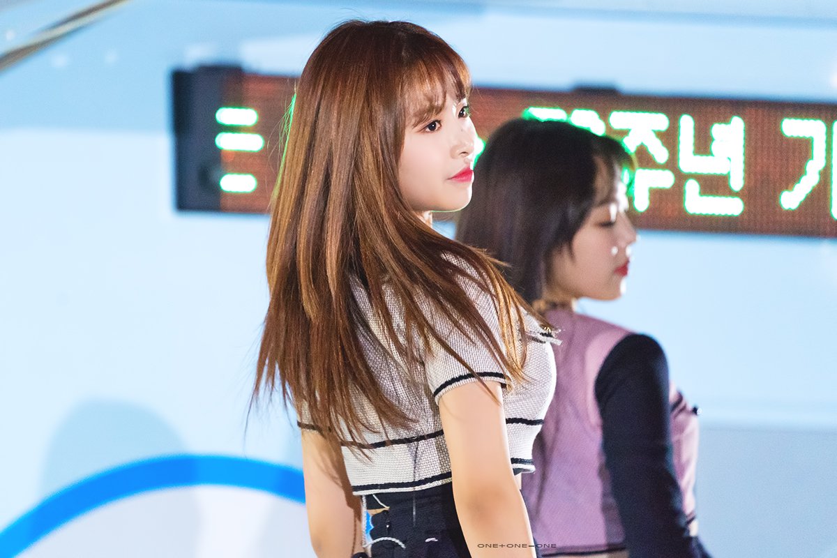 chaewonarchive's tweet photo. 190319 https://t.co/HZujTq7nbR