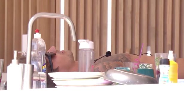 OK_Magazine's tweet photo. Poor Chris 💔 #Ovied #LoveIsland https://t.co/pVIQYQuuyD