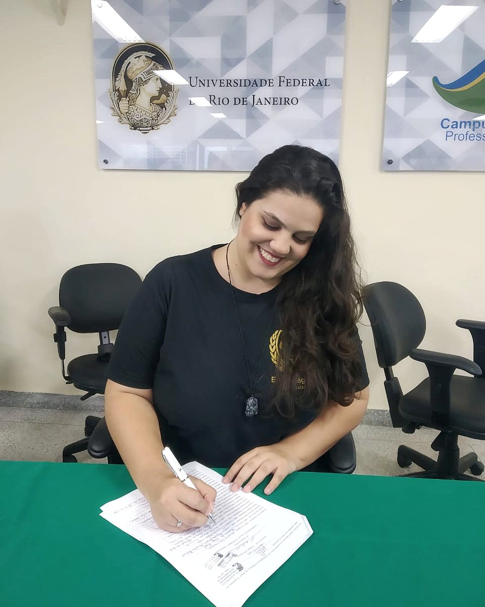 brunanurb_'s tweet photo. Eu me chamo Bruna, mas pode me chamar de ENFERMEIRA Bruna 😂♥️ #ihformei https://t.co/7Ff5nGOfvW