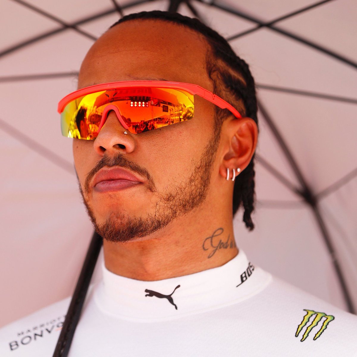 brilhaneymar's tweet photo. Yoox apresenta sua mais nova coleção de óculos em parceria com Lewis Hamilton. #PoliceXLewisHamilton https://t.co/UBdkoqgylZ
