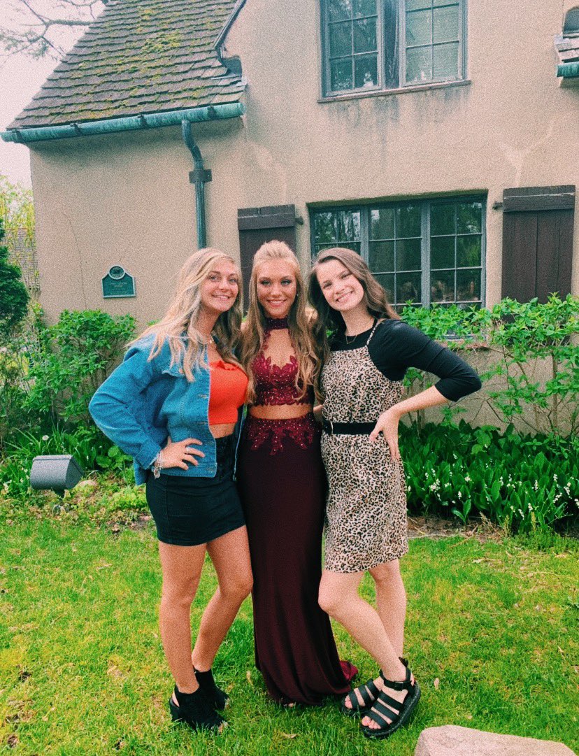 Ctromb3009's tweet photo. HAPPY BIRTHDAY EMMMM😻🌝😇🌞🌻⭐️✨ love you foreverrrrrr #samelevel https://t.co/3dm7FGqWeX