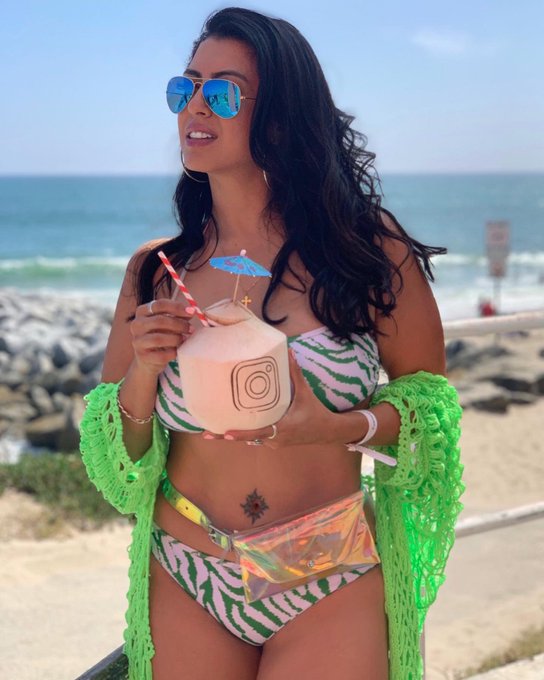 Living that coconut kinda life 🥥🌴 #instabeach @instagram https://t.co/E2N7h3BOy7<a href="/tag/instabeach"class="tags">#instabeach</a>