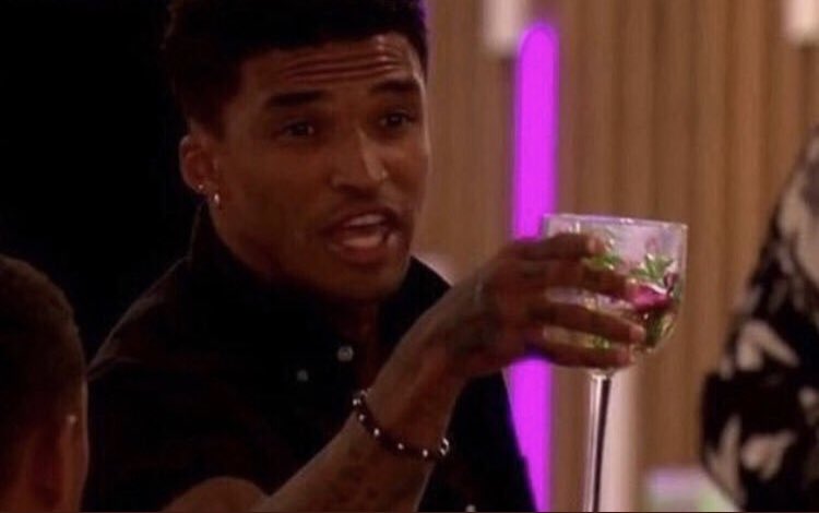andalaysiabby's tweet photo. Michael is that fucking guy who doesn’t want her, but doesn’t want another man to have her I- 

#loveisland https://t.co/3seXPAFKif