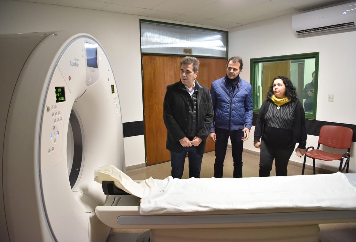 MatiRanzini's tweet photo. En #Zárate caminamos con @cristianritondo y @Julianguelvenzu escuchando a los vecinos, visitando un centro de rehabilitación de perros y el nuevo tomógrafo del Hospital 🏥 Virgen del Carmen. 
Juntos con María Eugenia y Mauricio! https://t.co/MOTGZ4PYev