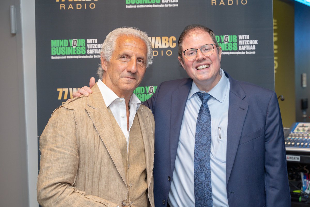 YSaftlas's tweet image. Last's night Executive Business Forum, hosted by @77WABCradio, @csuitenetwork &amp;amp; @BottomLineMG was a smashing success! Having all high powered executives come together in NYC's exclusive 77 WABC Stage 17, MC'd by radio star @JeffreyHayzlett &amp;amp; coordinated by his phenomenal team.