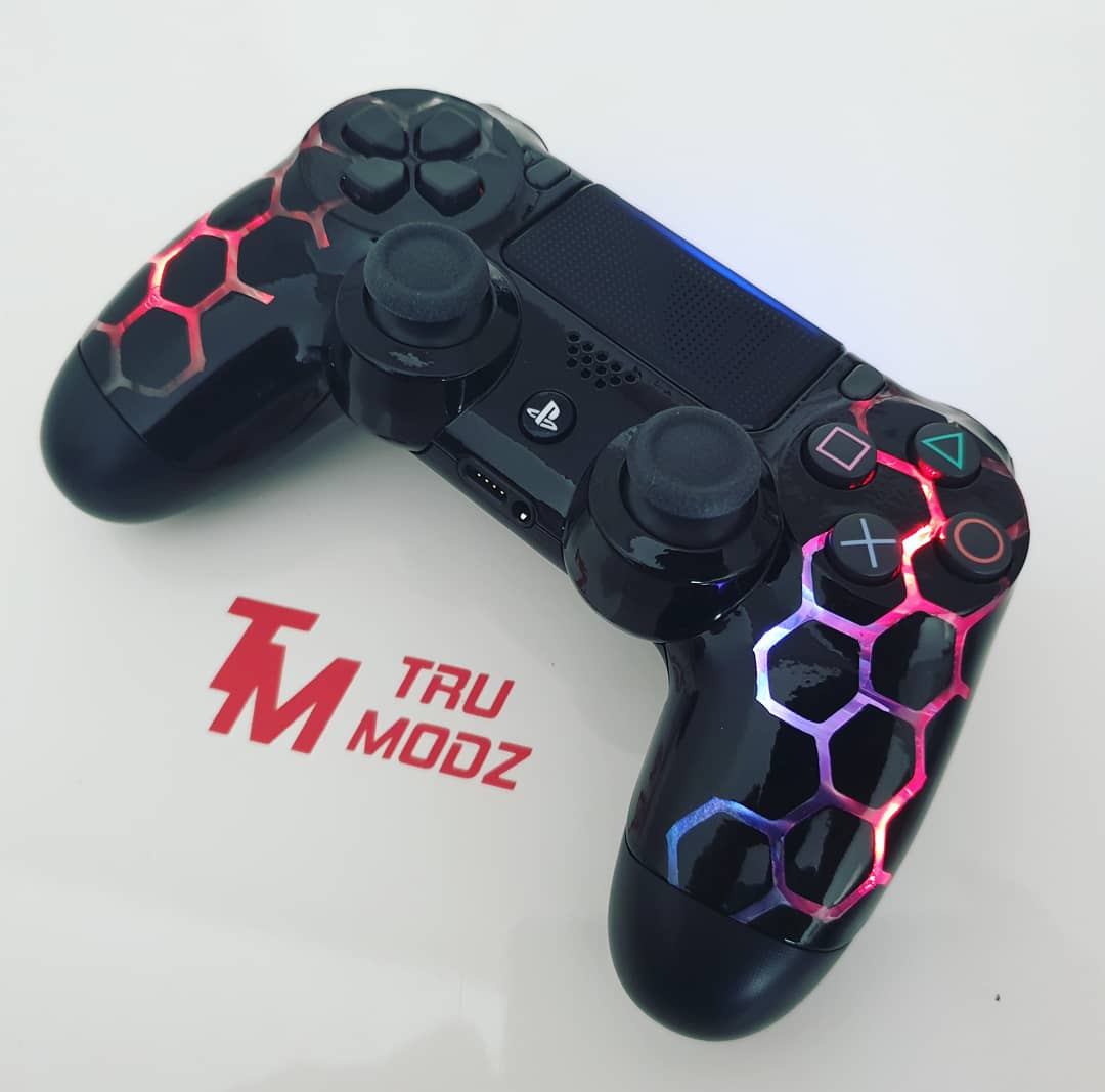 TRU_Modz's tweet photo. PS4 #hexaled Controller by #TRUModz
#customcontroller #moddedcontroller #dualshock4 #scuf #gtav #bo4 #rainbowsixsiege #callofduty #fifa20 #ps4 #ps4pro #fortnite #blackout #rdr2 #mk11 #reddeadredemption2 #apexlegends #blackops4 #ledmod #ledlights #led #playstation4 https://t.co/UrSqOVebOW