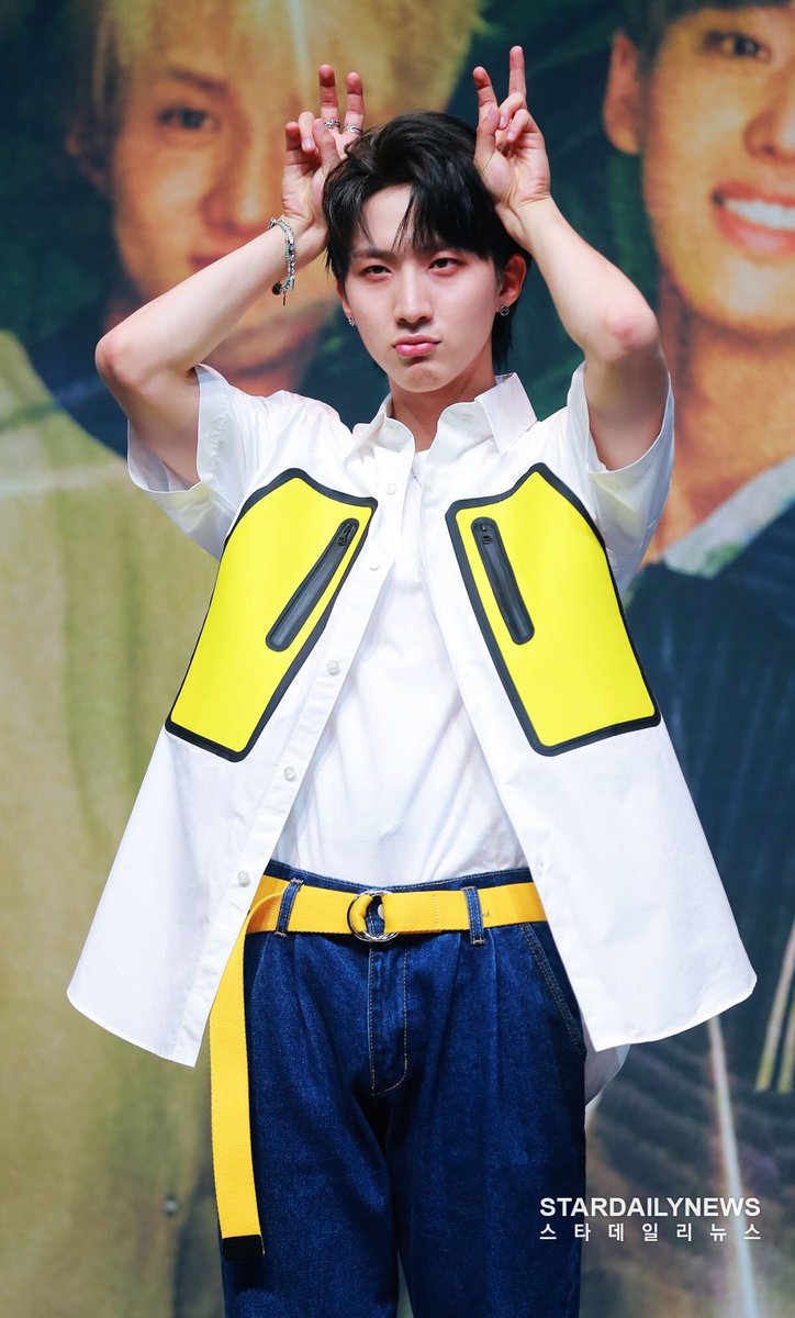 huifiles's tweet photo. 190717 ミ☆ #HUI #후이
↳ press https://t.co/oXfkUaVyV9