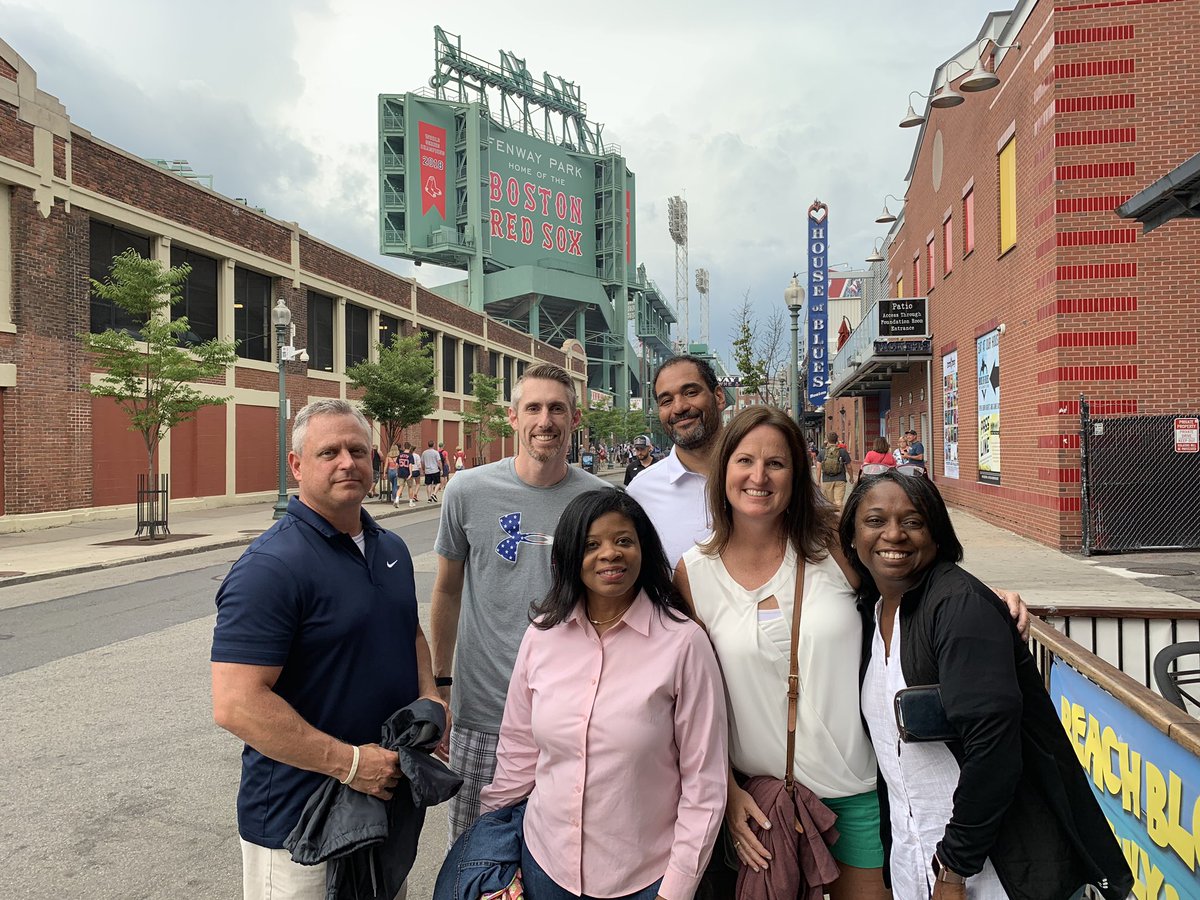 jjag1996's tweet image. Learning tomorrow, but today @fenwaypark !!! Don’t worry, we are all still @astros fans!  #donotrain