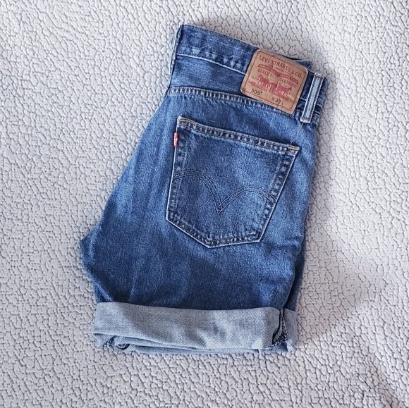 Shellie65722511's tweet photo. So good I had to share! Check out all the items I'm loving on @Poshmarkapp from @ForeverJaded93 @Lisa45015471 #poshmark #fashion #style #shopmycloset #levis #zara #merona: https://t.co/d67Hqx42Td https://t.co/dmKcb25emi