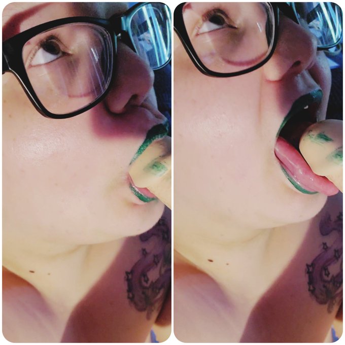 Mmm thank you daddy ;3 https://t.co/u63idlPfRv<a href="/tag/nsfw"class="tags"><span>#nsfw</span></a>