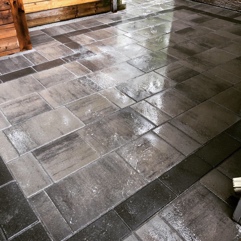 theBrickWerx's tweet photo. This backyard is ready to entertain now! ππ₯ @BestWayStone Trevista smooth with Adelaide accent. Definitely made the neighbours jealous...π @EricaPignatelli #bestwaystone #hardscapemafia #thebrickslayer https://t.co/gCS7BHKV2M https://t.co/HKaoSOlGON