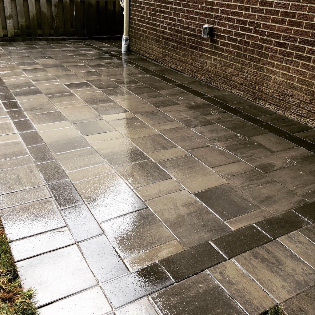 theBrickWerx's tweet photo. This backyard is ready to entertain now! ππ₯ @BestWayStone Trevista smooth with Adelaide accent. Definitely made the neighbours jealous...π @EricaPignatelli #bestwaystone #hardscapemafia #thebrickslayer https://t.co/gCS7BHKV2M https://t.co/HKaoSOlGON