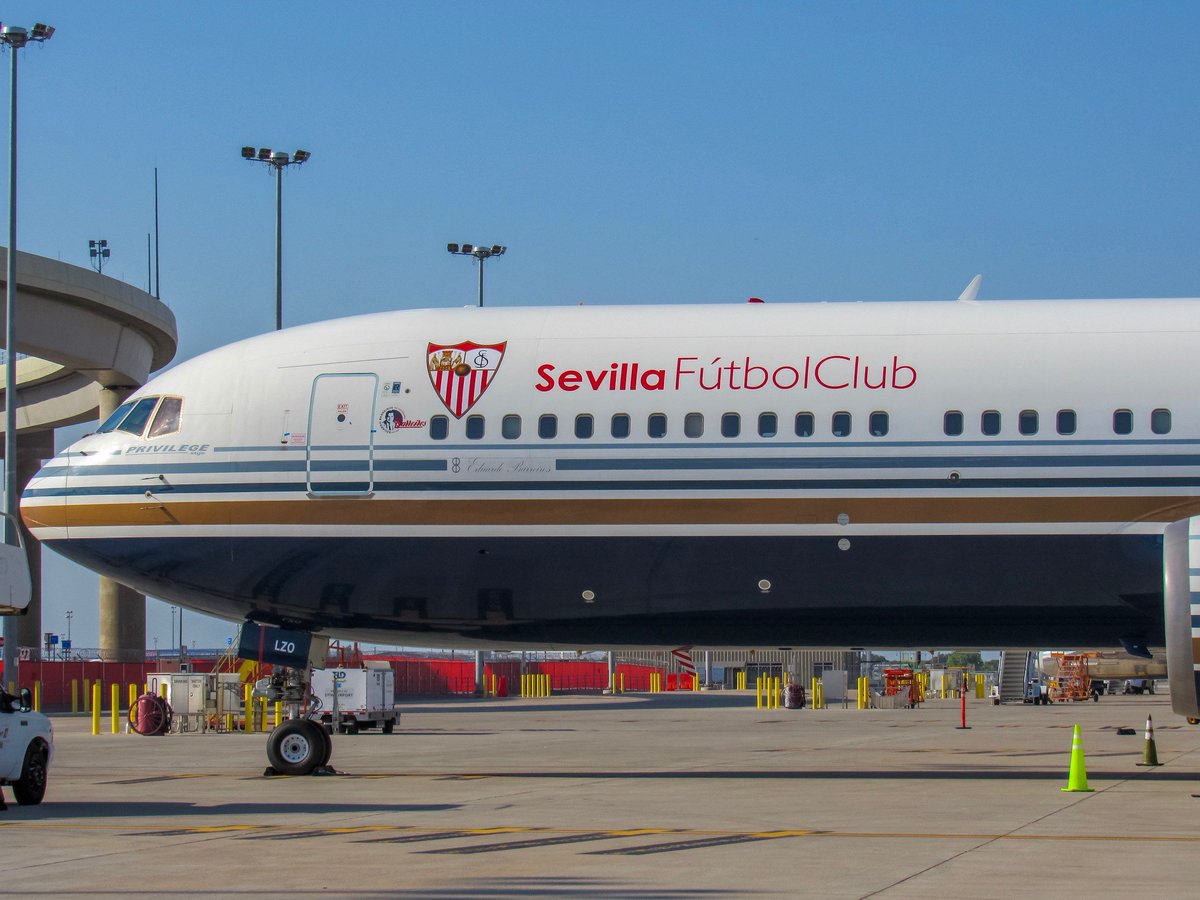 DFWAirport's tweet photo. ✈️⚽️ @SevillaFC's arrival for the game. Let's go @FCDallas!⠀ 
📸: @strawbmommy https://t.co/Y5GlDtHGyY