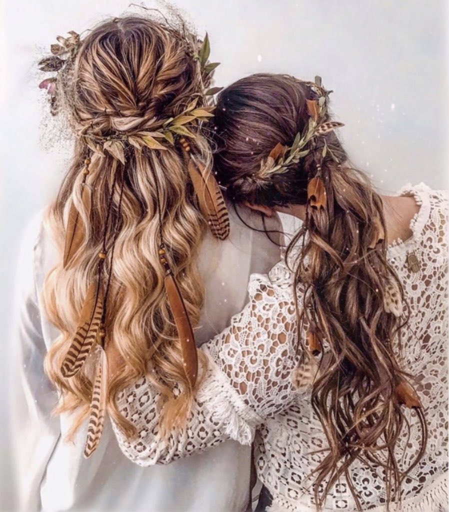 Birds of a F E A T H E R 🍂 
#weddingWednesday hairspo via <a href="/beyondthepony/">beyondtheponytail</a>