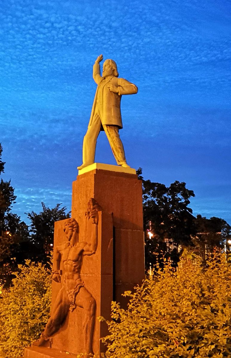 PrinsesChrissie's tweet image. Domela Nieuwenhuis by night 😍 #Spaarndammerbuurt #Amsterdam