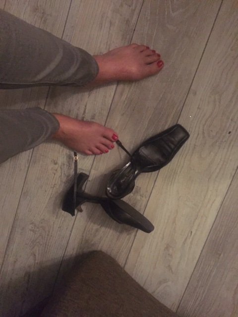 ThessaNaomi's tweet image. Tuus! Ik doe nog een dansjes ....  HOPPA! UUT DIE ROTDINGEN! #KENNET youtu.be/MEEJOZkmIxU