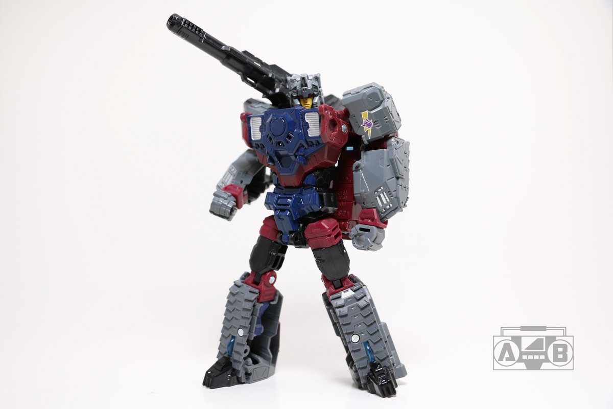 abopphotography's tweet photo. Ready to shake the earth. #transformers #toyphotography #decepticon #quake #titanmaster #titansreturn https://t.co/eGqF0rDLC2