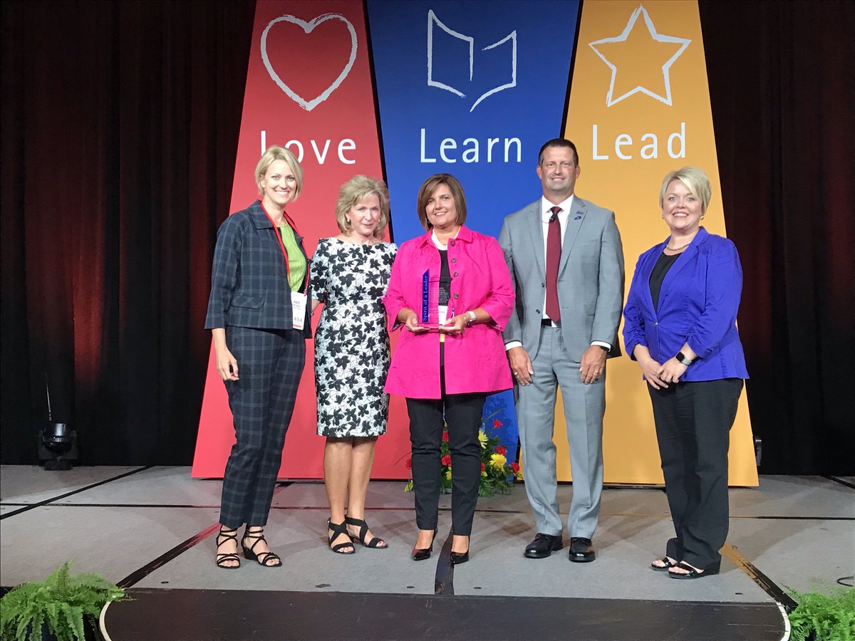 MetcalfeSchools's tweet image. The Metcalfe County School Distrist is proud to announce Director of Instruction Mrs. Jamie Howard has won the 2019 KASA Administrator of the Year Award! Congratulations Mrs. Howard! #KASA19 #MetcalfeHornetsEver