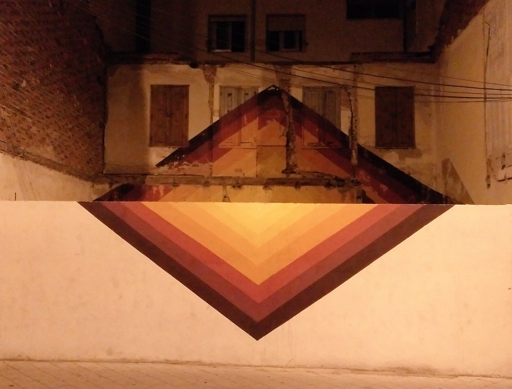 Un paseo por el #barrioDelOeste es estimulante a cualquier hora del día ☀️ o de la noche 🌔 #ArteUrbano #Salamanca