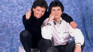 Mon cher @DukeHerbert j'ai bien reçu ta Ape List de vacancessur @AndZira. Encore quelques petites pépites que tu m'as fait découvrir. Merci pour ça l'ami. Dans quelques jours je partirai en vacances moi aussi. Bises à la famille et bons baisers de Normandie. 🤗😚